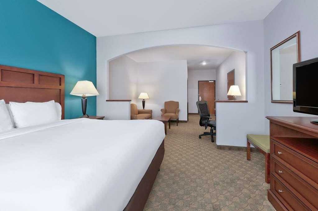 Baymont Inn & Suites By Wyndham Glen Rose Habitación foto