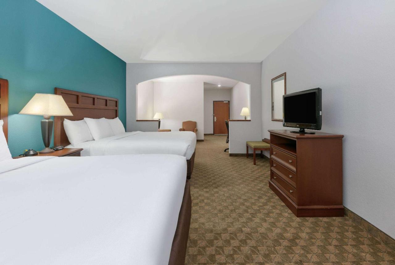 Baymont Inn & Suites By Wyndham Glen Rose Exterior foto